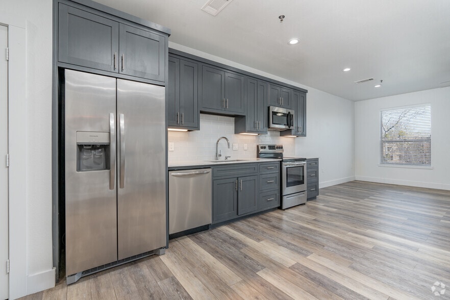 More Photos Of 404 Industrial St, Denton Apartments For Sale