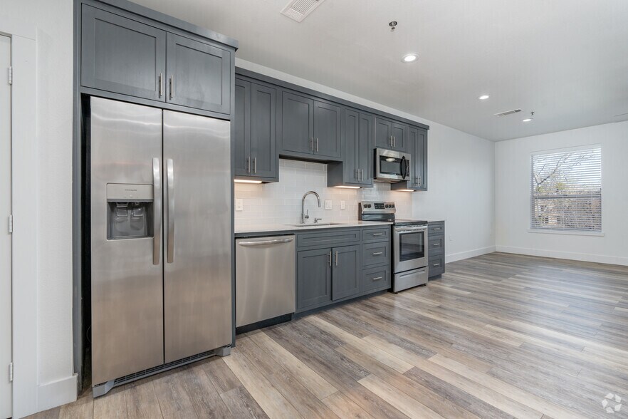 More Photos Of 404 Industrial St, Denton Apartments For Sale