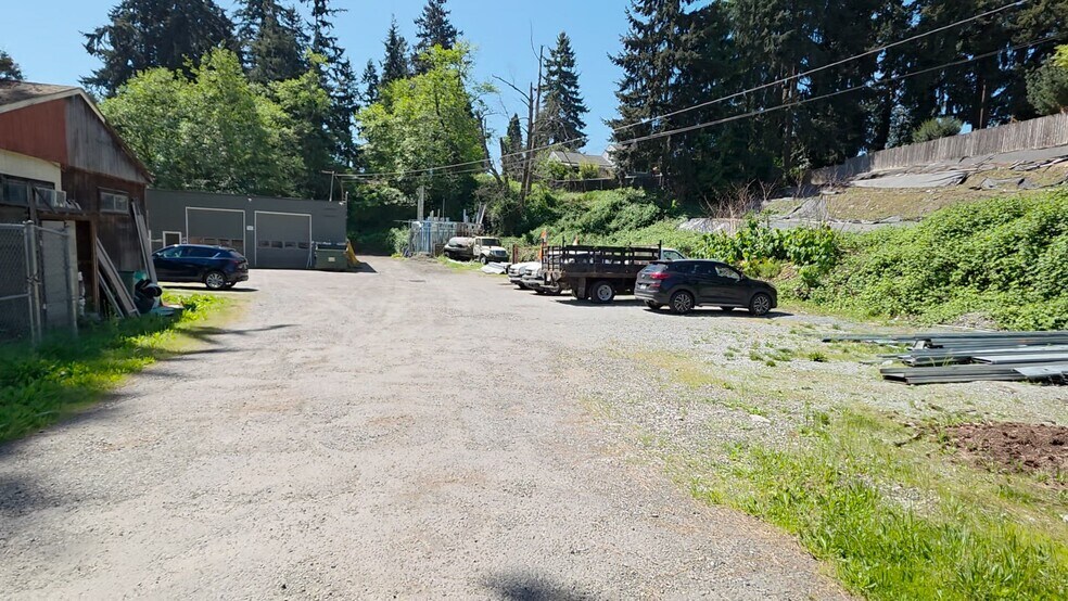 More Photos Of 1407 S 129th St, Burien Flex For Lease