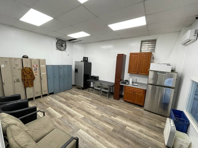 More Photos Of 655 Mapunapuna St, Honolulu Warehouse For Lease