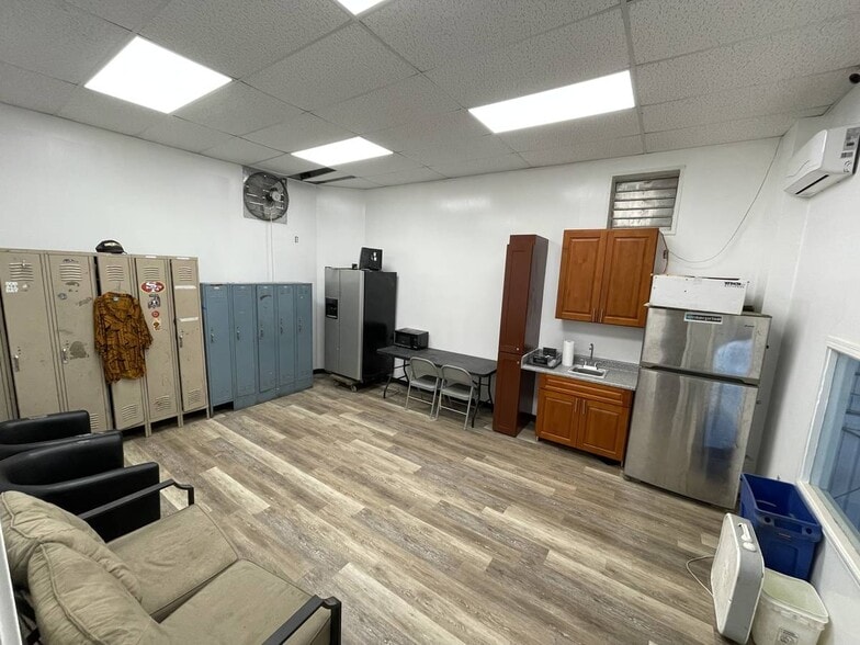 More Photos Of 655 Mapunapuna St, Honolulu Warehouse For Lease