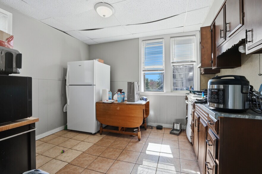 More Photos Of 632 Fall River Ave, Seekonk Apartments For Sale