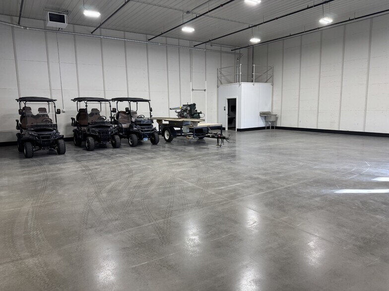 More Photos Of 5930 NW Beaver Dr, Johnston Showroom For Lease