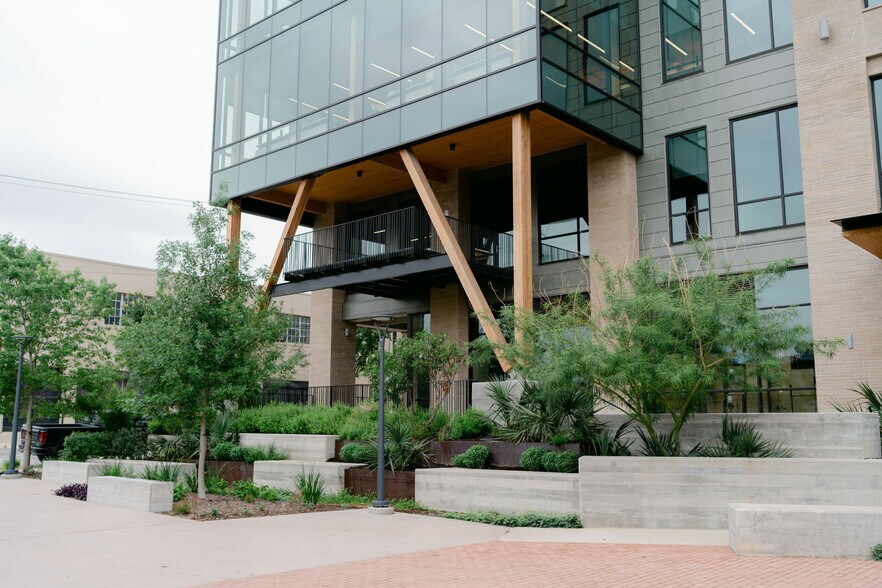 More Photos Of 711 Broadway St, San Antonio Office For Lease