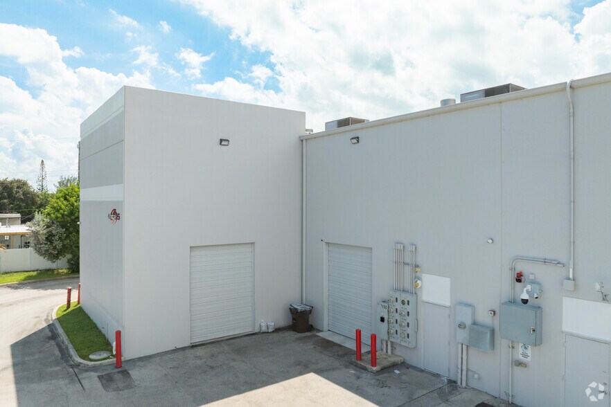 More Photos Of 7150 Seacrest Blvd, Lantana Showroom For Sale