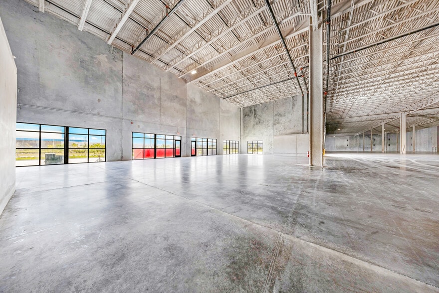 More Photos Of 14101 NW 112th Ave, Hialeah Gardens Warehouse For Lease