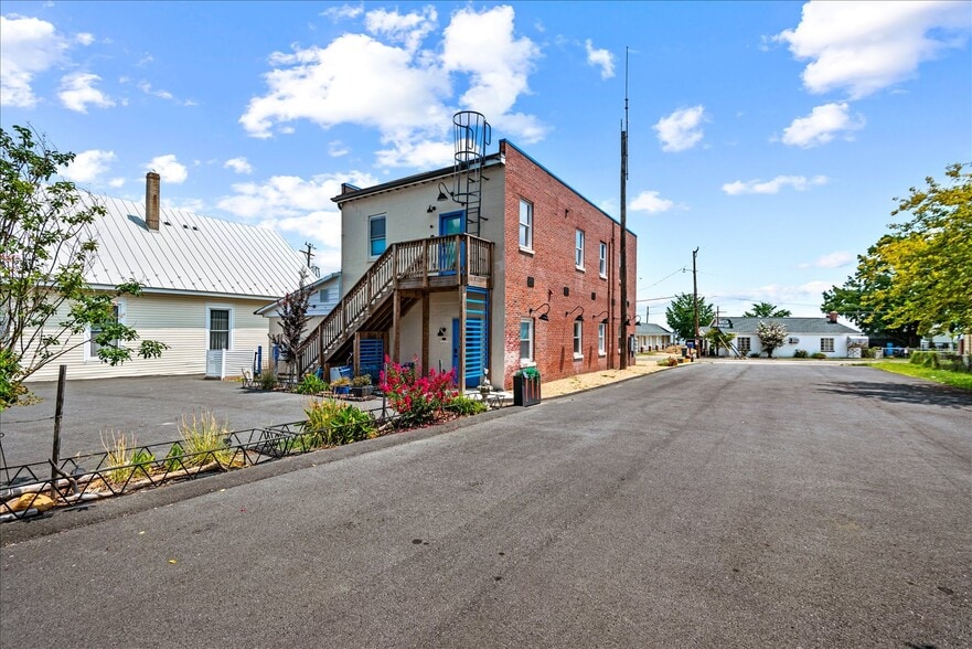 More Photos Of 10 Irving Ave N, Colonial Beach Apartments For Sale