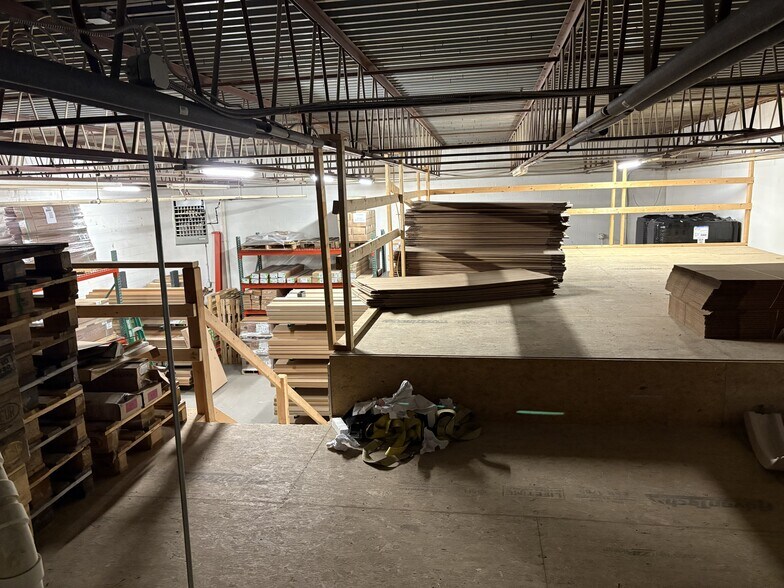 More Photos Of 1000 E Industrial Park Dr, Manchester Service For Lease