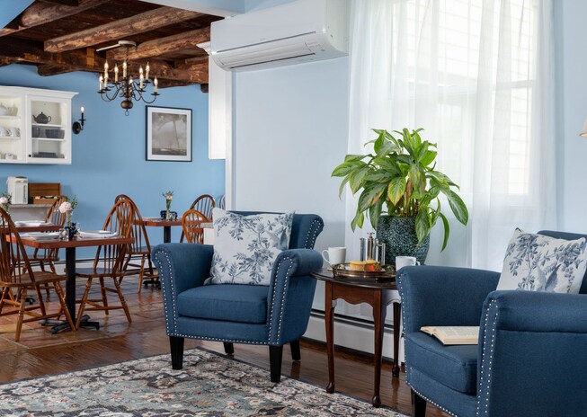 More Photos Of 15 Locke St, Kennebunkport Hospitality For Sale