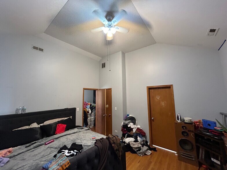 More Photos Of 5644 S Prairie Ave, Chicago Apartments For Sale