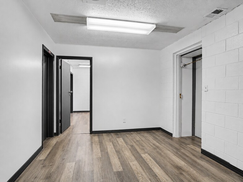 More Photos Of 400 N Macarthur Blvd, Oklahoma City Warehouse For Sale