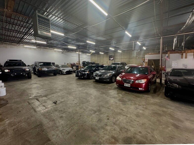 More Photos Of 6404 Industrial Dr, Sachse Warehouse For Sale