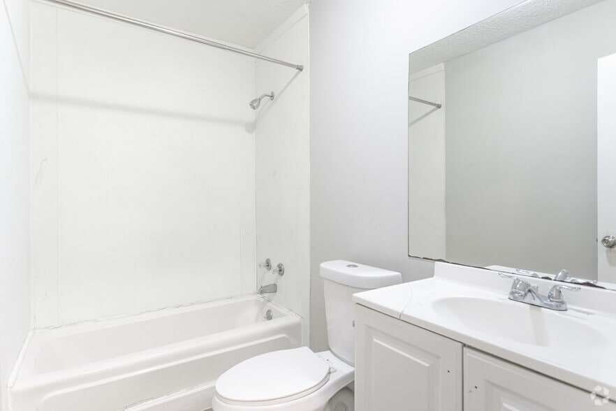 More Photos Of 1008 Blakely Ct, Albany Multifamily For Sale