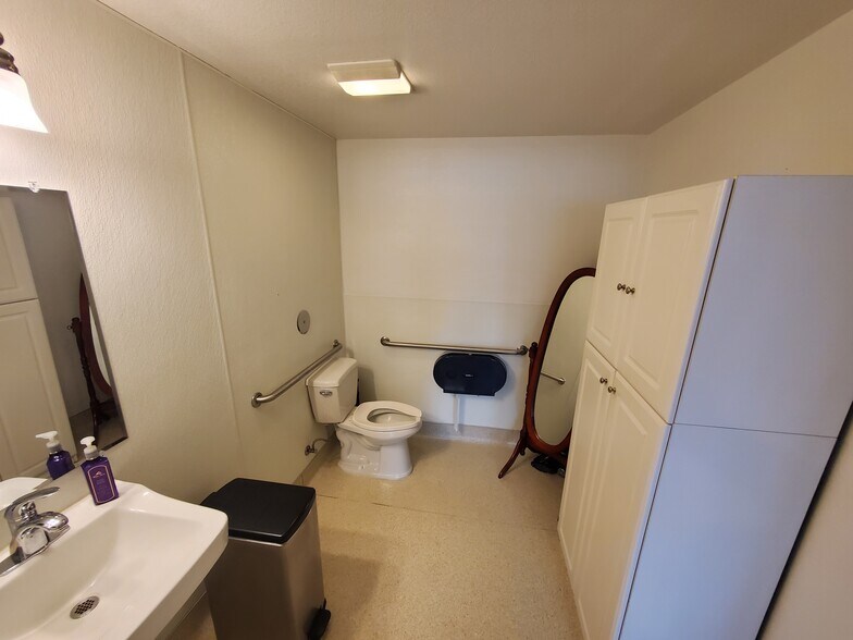 More Photos Of 14165 Market St, Walnut Grove Showroom For Sale