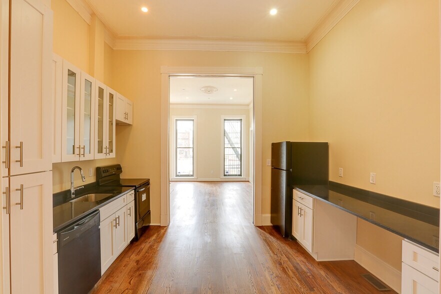 More Photos Of 2116-2118 Saint Paul St, Baltimore Apartments For Sale