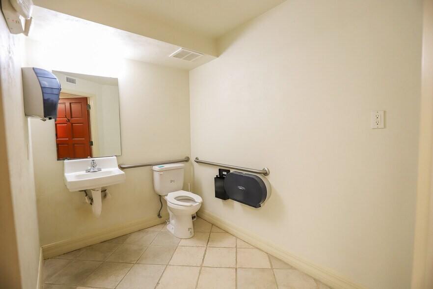 More Photos Of 305 SE 2nd Ave, Gainesville Office For Lease