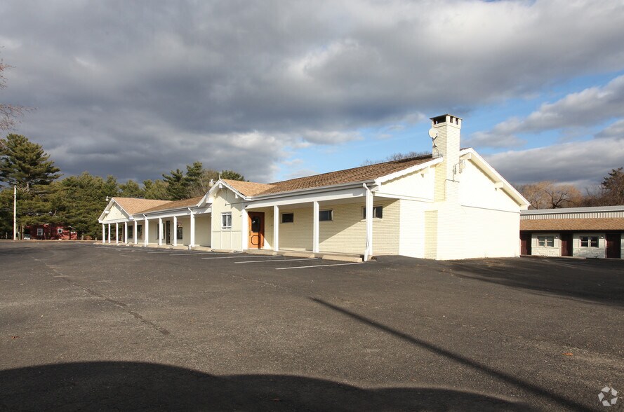 More Photos Of 630 Washington Ave, North Haven Freestanding For Lease