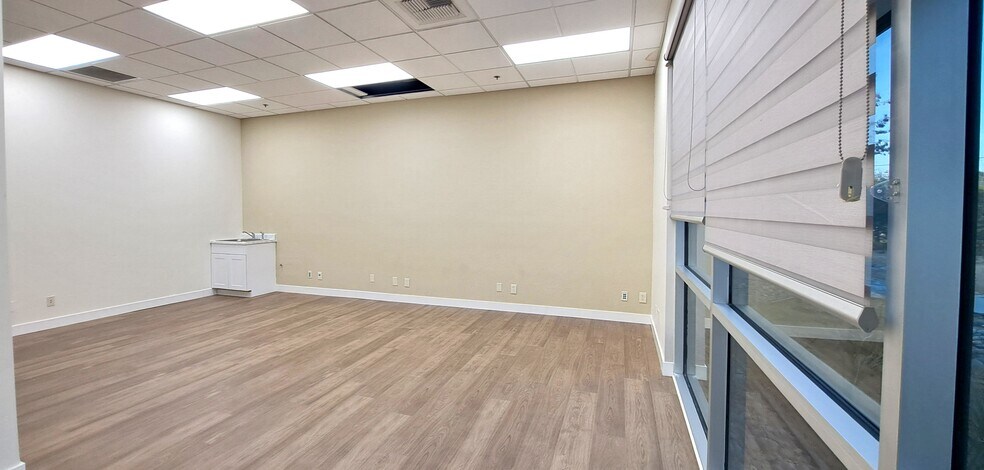 More Photos Of 100 Old River Rd, Bakersfield Medical For Lease