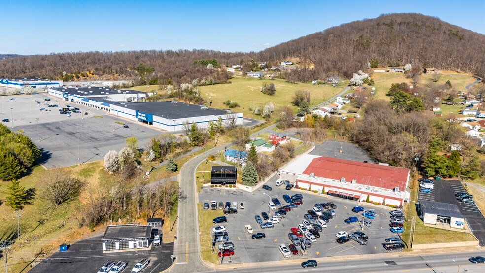 More Photos Of 829 Greenville Ave, Staunton Office For Sale