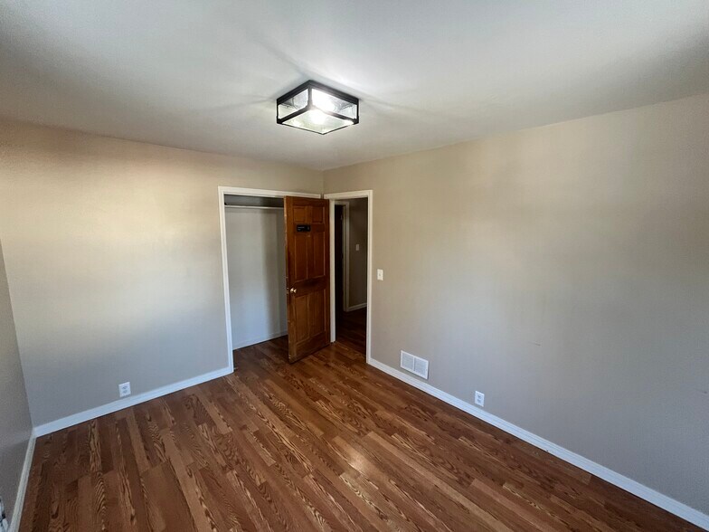 More Photos Of 260 Calumet St, Oswego Office For Sale