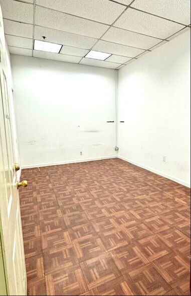 More Photos Of 3906 Main St, Flushing Storefront Retail Office For Lease