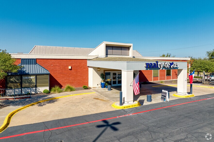 More Photos Of 2000 I-35 S, Round Rock Unknown For Lease