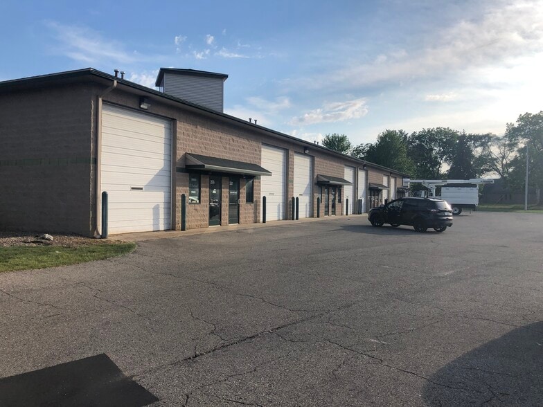 More Photos Of 2879-2893 Sanford Ave SW, Grandville Warehouse For Lease