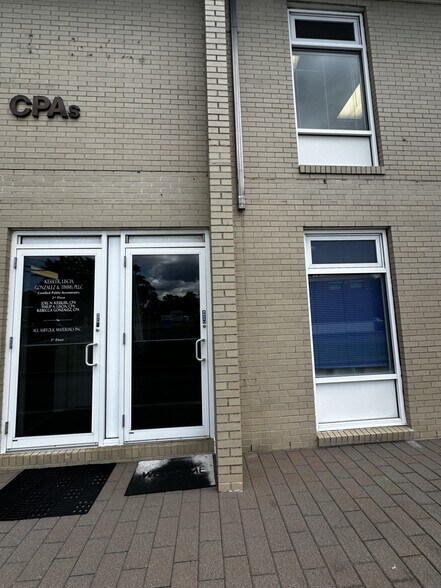 More Photos Of 910 Middle Country Rd, Selden Office For Lease