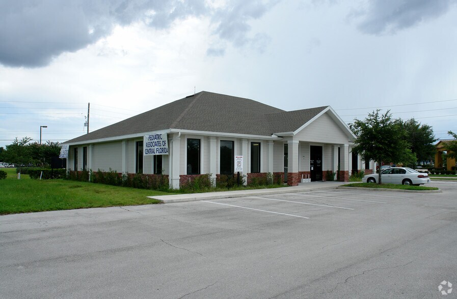 More Photos Of 1708-1718 Lexington Green Ln, Sanford Medical For Sale