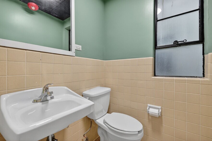 More Photos Of 103 S 2nd St, Leesburg Office For Lease