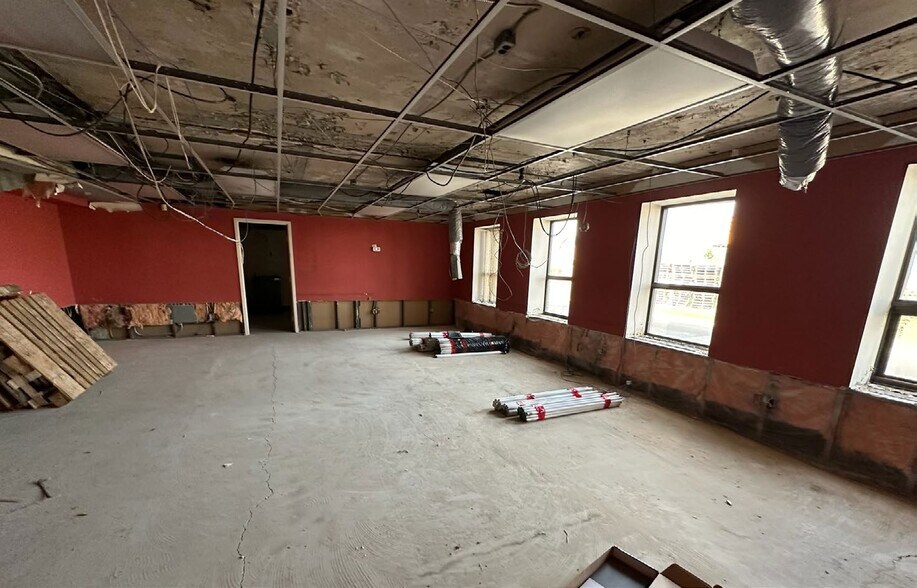 More Photos Of 50 Niagara St, St Catharines Manufacturing For Lease