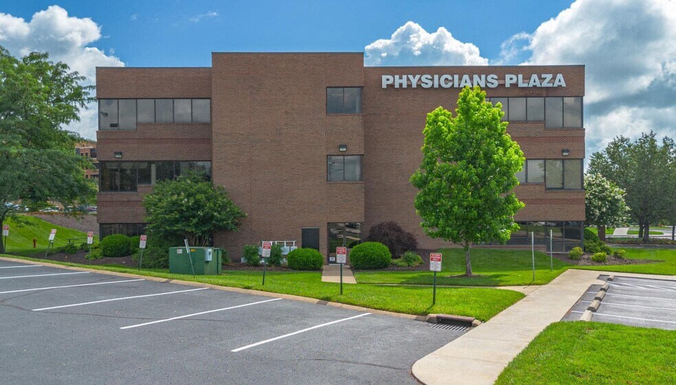 More Photos Of 100 Covey Dr, Franklin Medical For Lease