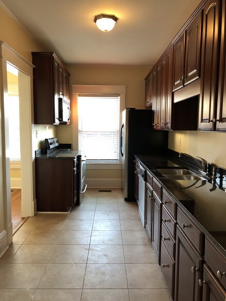 More Photos Of 517-523 Simpson St, Greensboro Office For Lease