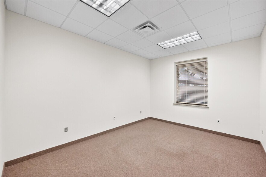More Photos Of 820 Central Dr, Colleyville Office For Sale