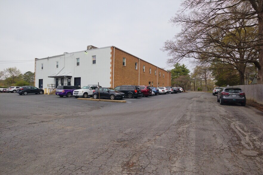 More Photos Of 2211 Dickens Rd, Richmond Office For Sale