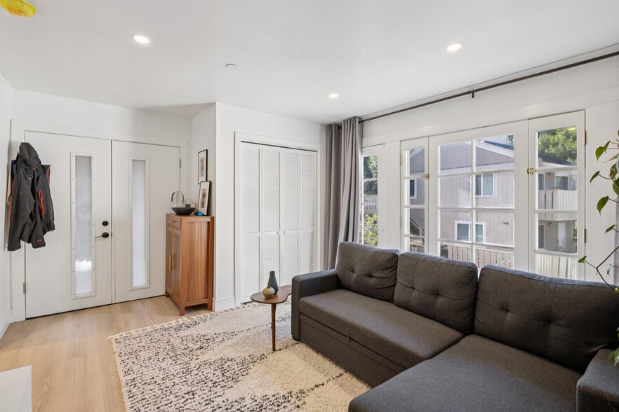 More Photos Of 250 Red Hill Ave, San Anselmo Apartments For Sale