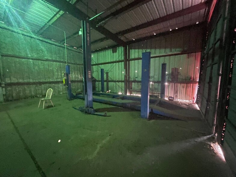 More Photos Of 1601 N Shepherd Dr, Houston Warehouse For Lease