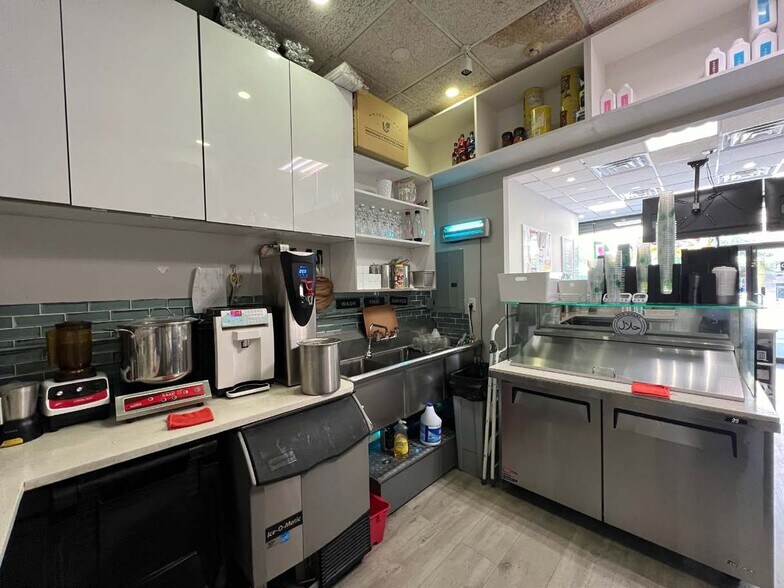 More Photos Of 3189 Steinway St, Astoria Storefront Retail Office For Lease