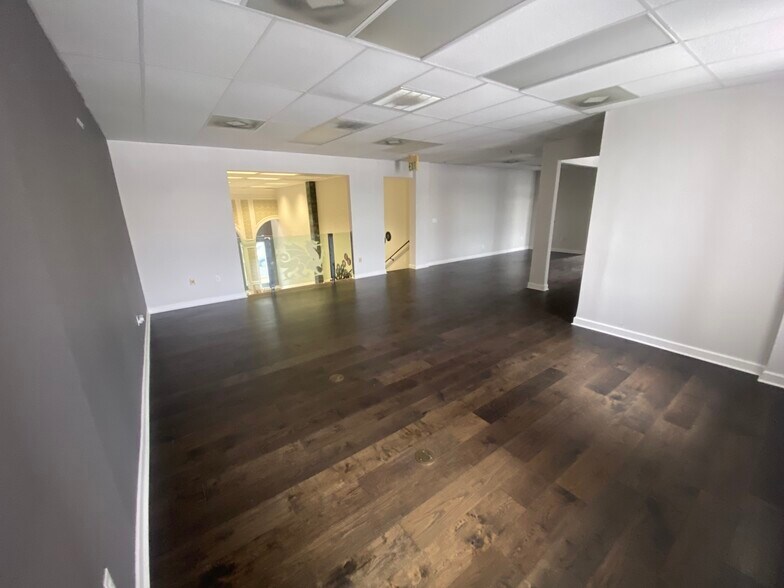 More Photos Of 1789-1799 Kirby Pky, Memphis General Retail For Sale