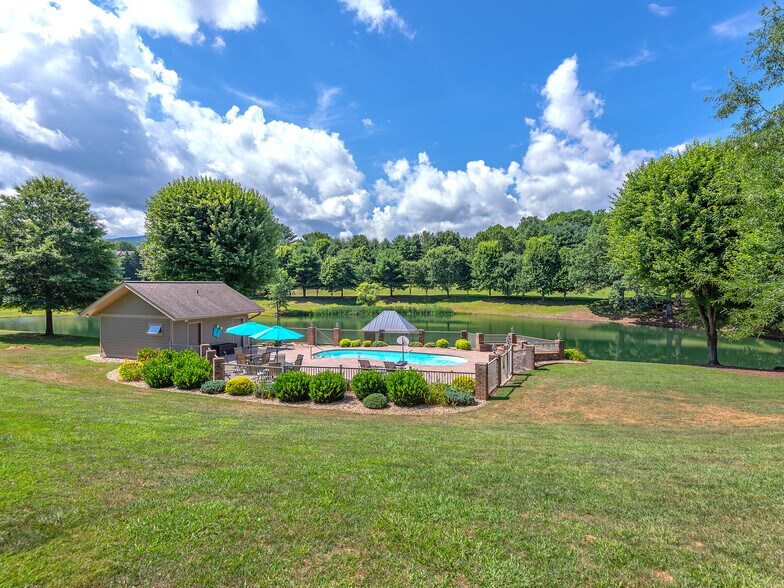 More Photos Of 355 Johnson Dr, Canton Specialty For Sale