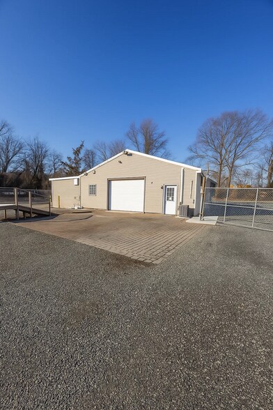 More Photos Of 320 Tilton Rd, Northfield Warehouse For Lease