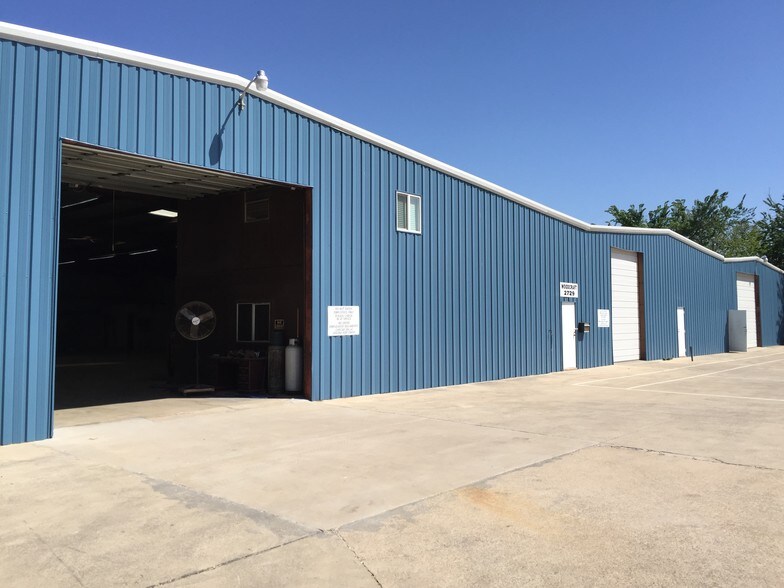 Primary Photo Of 2729 Lipscomb St, Fort Worth Distribution For Lease