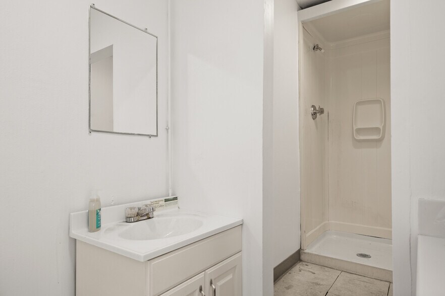 More Photos Of 9300 Brown Ln, Austin Warehouse For Lease