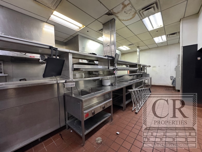 More Photos Of 23 Crystal Run Xing, Middletown Restaurant For Lease