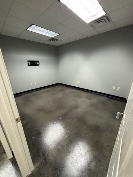 More Photos Of 5010 B U Bowman Dr, Buford Flex For Lease