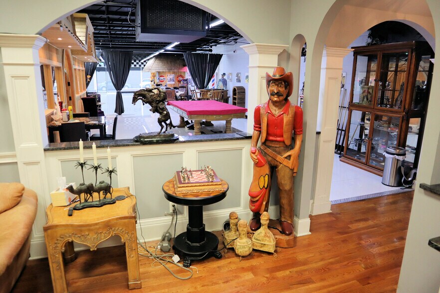 More Photos Of 395 S Ocoee St, Cleveland Showroom For Sale