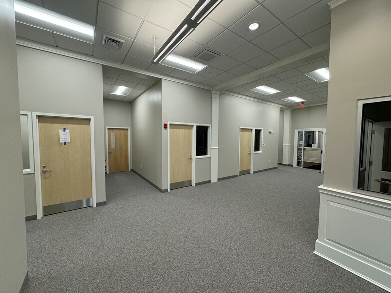 More Photos Of 4 North St, Plymouth Storefront Retail Office For Lease