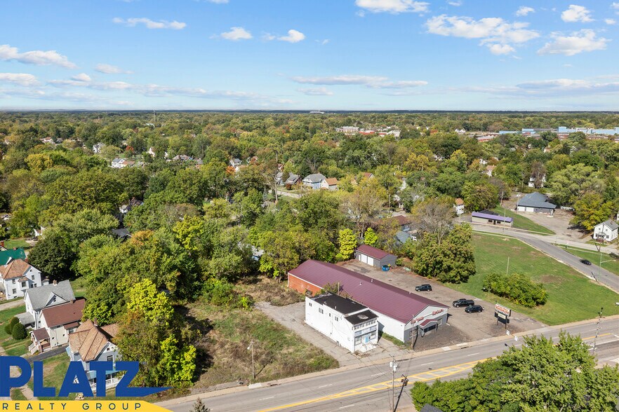 More Photos Of 455 Elm Rd NE, Warren Freestanding For Sale