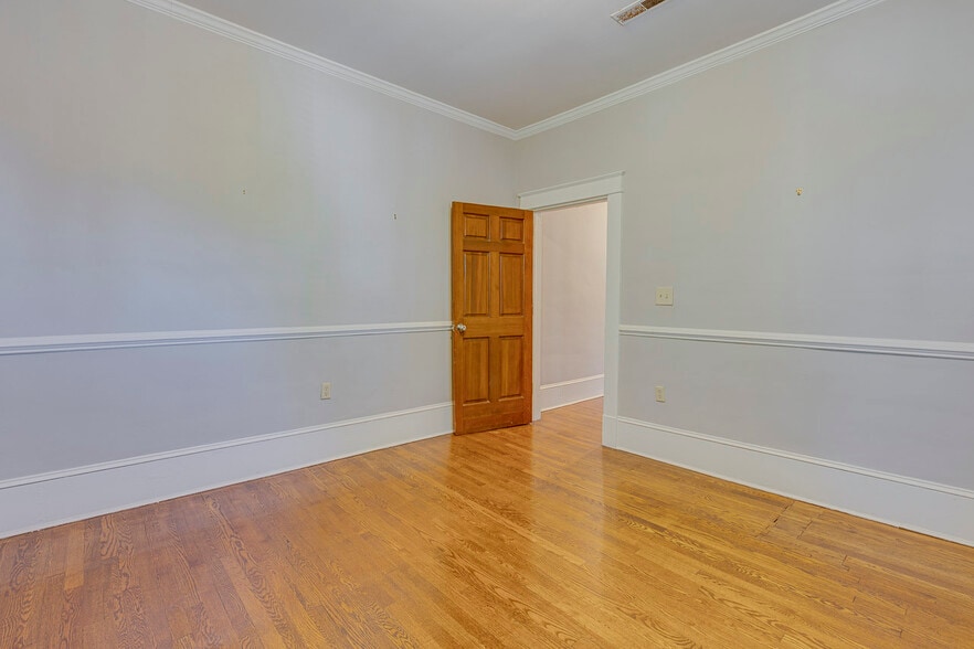 More Photos Of 906 Augusta St, Greenville Office For Sale