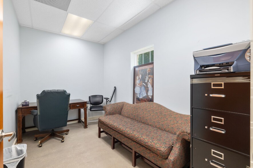 More Photos Of 3251 Harry Wurzbach Rd, San Antonio Medical For Sale